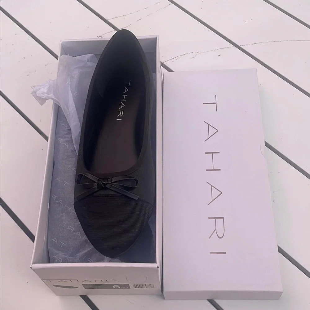NWT TAHARI GENEVA FLATS! Women’s 6.5